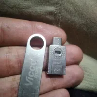 دوعدد فلش ۱۶ گیگ بایت با آهنگ فروش فوری
