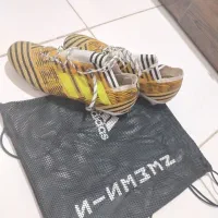 کفش فوتبال آدیداس کلاس A|کیف، کفش، کمربند|اندیشه, اندیشه فاز ۱|دیوار