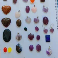 نگین و گردنبند و نیم ست، سنگ های قیمتی