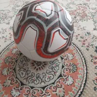 توپ فوتبال چمن