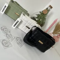 کیف|کیف، کفش، کمربند|رشت, گلسار|دیوار