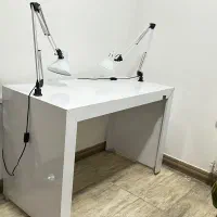 میز ام دی اف با دو عدد چراغ