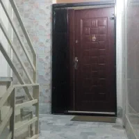 درب چوبی ورودی واحد و اتاق خواب و سرویس ها--کرج