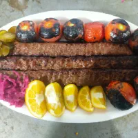 به یک نفر ظرف شور آقا در رستوران کوریجان لازم هست