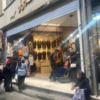 فروشنده پوشاک اقا و خانم