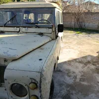 لندرور قدیمی سرحال