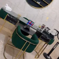 نیازمند ناخن کار و اکستنشن مژه