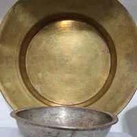 ظروف مسی قاجاری کهنه ، ترازو و فانوس|کلکسیون اشیاء عتیقه|قزوین, |دیوار