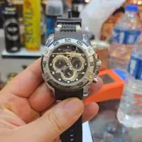 ساعت اینویکتا سه موتور فعال