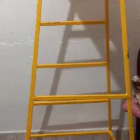 چهار پایه آهنی