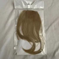 موهای چتری بلوند با گیره محکم