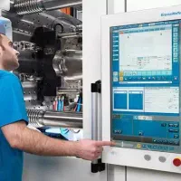 کارگر ساده اوپراتور دستگاه تزریق پلاستیک