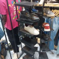 دو عدد رگال کتونی گردون و لباس