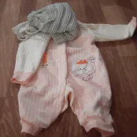 یک فروشنده لباس یک بوقچه چهار خونه لباس گم کردهه