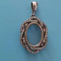 تو گردنی نقره