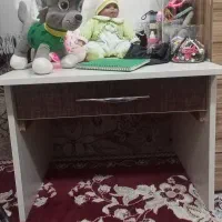 میز تحریر کاملاً سالم در حد نو
