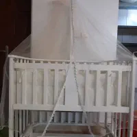 تخت نوزاد کنار مادر گهواره ای