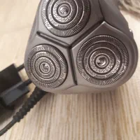 ریش تراش فیلیپس نه تیغه مدل HQ8240 در حد نو