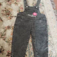 تعدادی لباس بچگانه