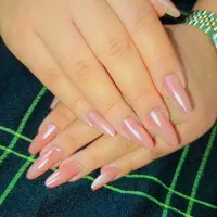 مدل برای کاشت ناخن