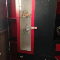 یه عدد میز تحریر در حد نو و کمد لباس