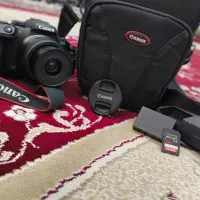 دوربین نیم حرفه‌ای کنون R10