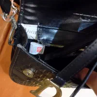 ست کیف و کفش و‌مانتو و شال|کیف، کفش، کمربند|اصفهان, باغ دریاچه|دیوار