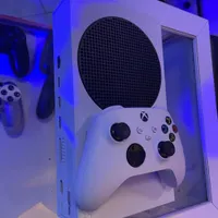 Xbox series s همراه با گارانتی|کنسول، بازی ویدئویی و آنلاین|رشت, معلم|دیوار