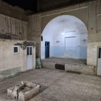 خانه قدیمی سقف دوری، ماشین دو،مرکز شهر