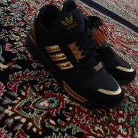 کتونی مشکی طلایی