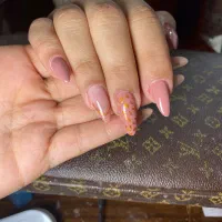 کاشت ناخن زیر قیمت