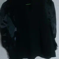 تعدادی شومیز مجلسی و بافت زنانه نو|لباس|شیراز, قلعه شاهزاده بیگم|دیوار