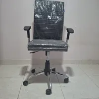۷ عدد صندلی گردان چرخ دار