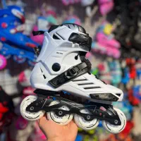 بوت هارد/رنگ زیبای سفید/فلزی/سارااسکیت شعبه نواب۳