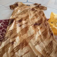 تعدادی لباس مجلسی نو.