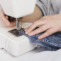 دوزنده و برش کار خانم با سابقه