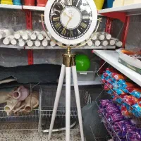 ساعت ایستاده پایه دار