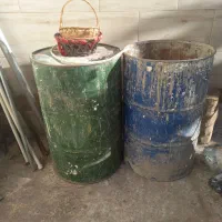 دو عدد بشکه بنای وسه عدد تشت بتایی وسه عدد سطل