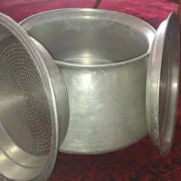 قزان یا دیگ بزرگ روحی همراه سینی و آبکش قدیمی