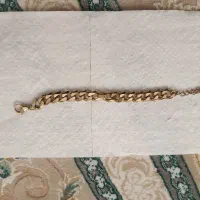 تعدادی دستبند و انگشتر گوشواره