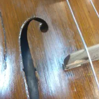 یک عدد ویولون عتیقه