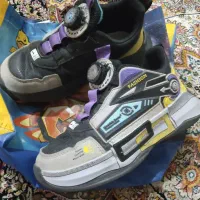 کفش و شلوار و اسباب بازی