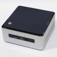 مینی‌کامپیوتر Intel NUC همراه با موس و کیبرد