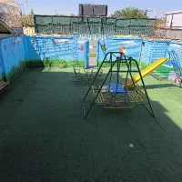 خدمتگذار مدرسه دخترانه