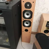 استند آکایی درحدنو