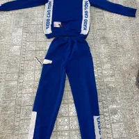 تعدادی هودی شلوار و کت و شلوار لی