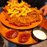 میز و صندلی و تمامی وسایل فست فود