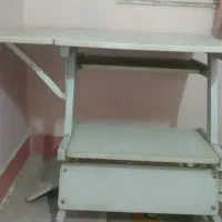 میز کامپیوتر چرخدار