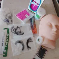 میز ناخن کاری همراه وسایل کاشت مژه|آرایشگاه و سالن‌های زیبایی|نجف‌آباد, یزدانشهر|دیوار