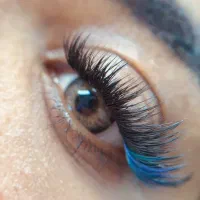 کاشت مژه و لیفت مژه و ابرو